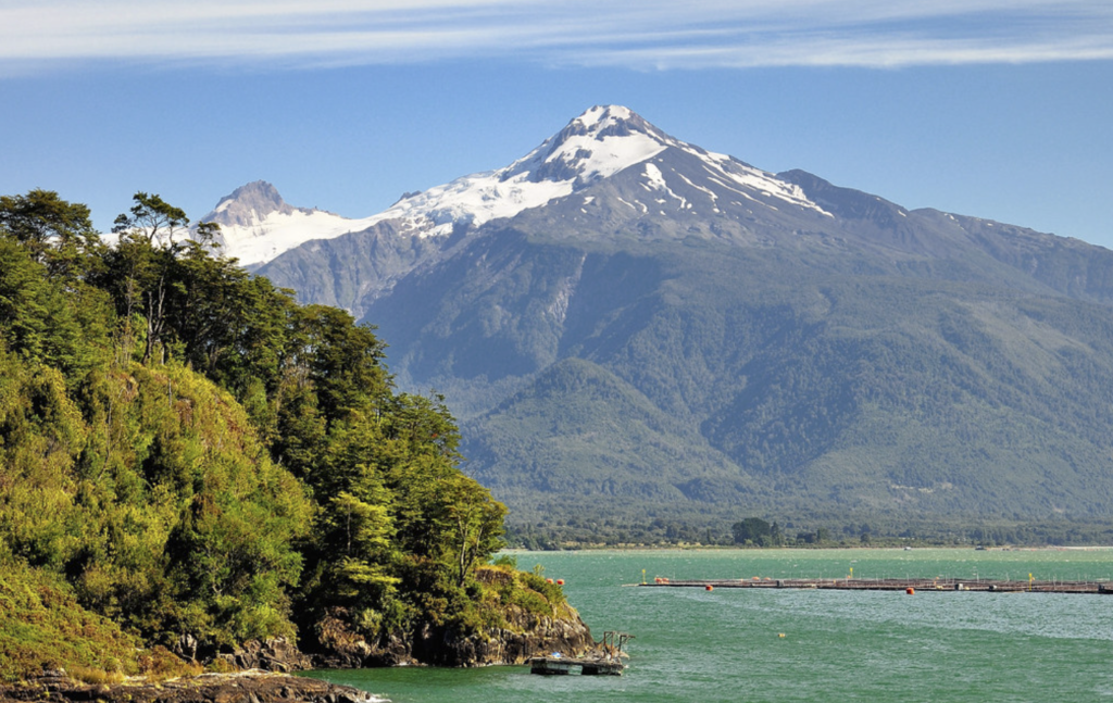 Volcán Yates en el Parque Nacional Hornopirén